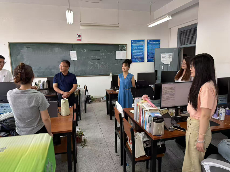 暑期送清凉，关怀暖人心｜通信学院慰问留校研究生